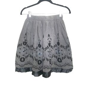 Vintage-Style Gray Embroidered A-Line Midi Skirt – Floral Boho Detail